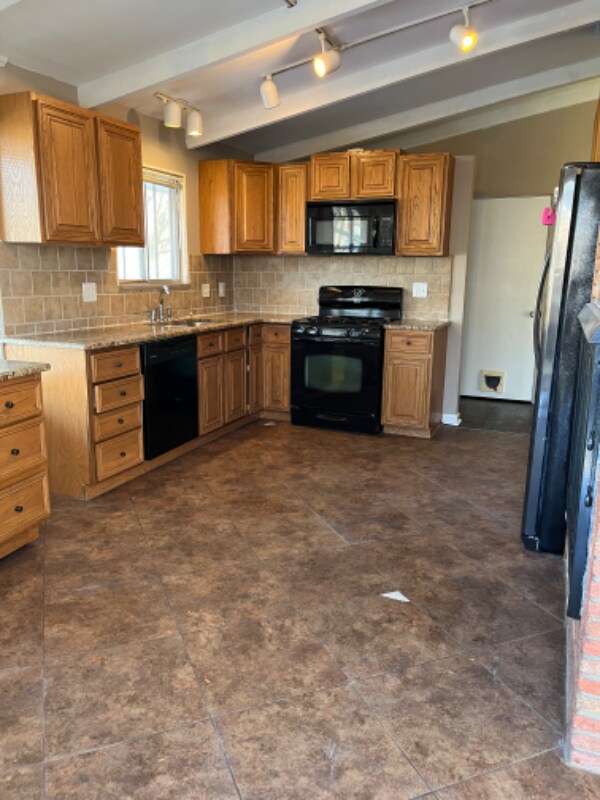 Building Photo - 930 Sherwood St