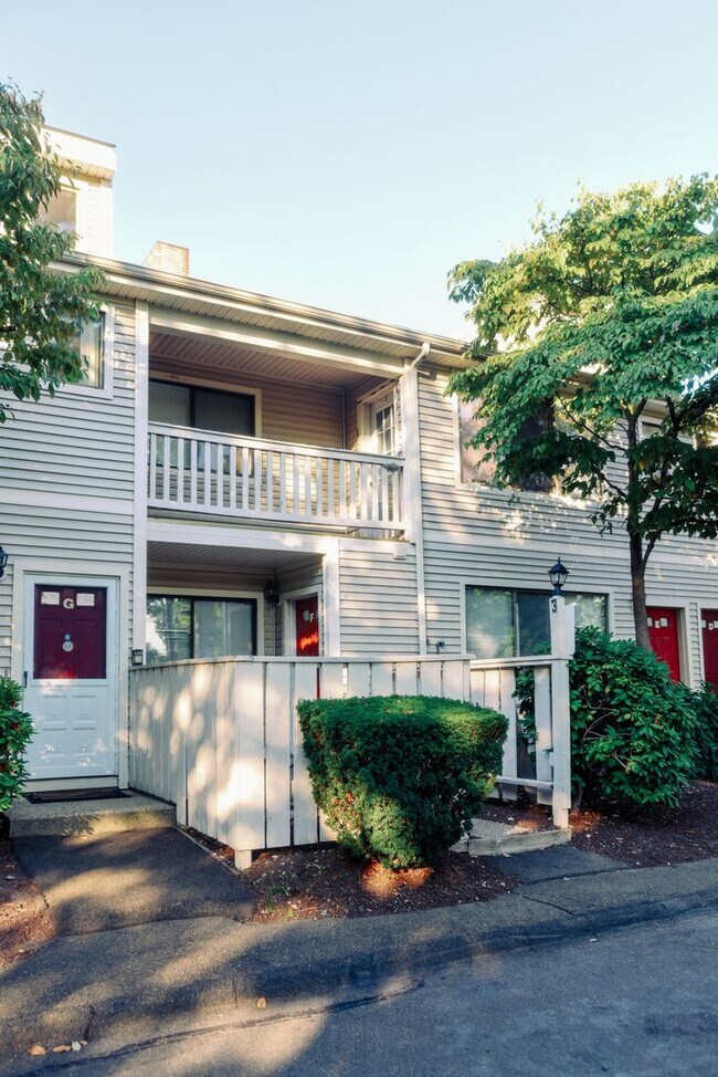 Building Photo - Free Months Rent! Beautiful 1-Bedroom West...