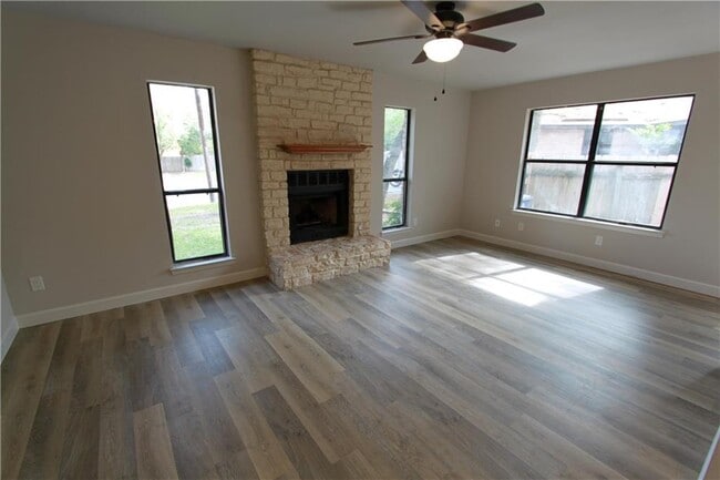 Building Photo - 6505 Columbia Oaks Ct
