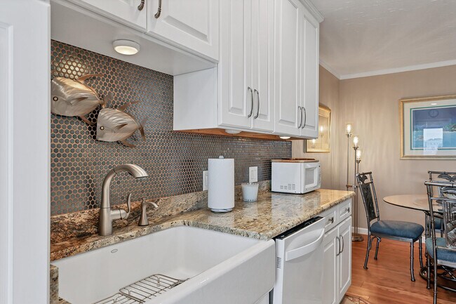 Building Photo - 761 John Ringling Blvd