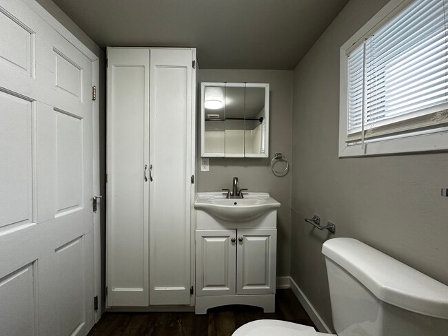 Building Photo - Recently Renovated 3 Bedroom 1 Bath Single...