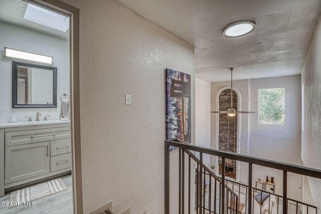 Building Photo - 311 Zenith Dr