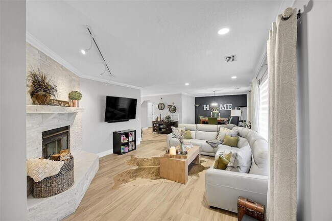 Building Photo - 8606 Arrowhead Dr