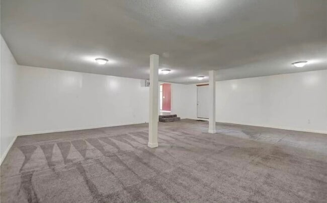 Building Photo - Lincoln Ave