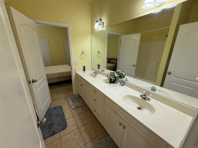 Building Photo - 9832 Helmsley Cir
