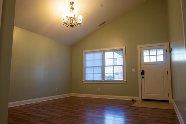 Building Photo - Townhouse right in Black Mountain available March 25th.