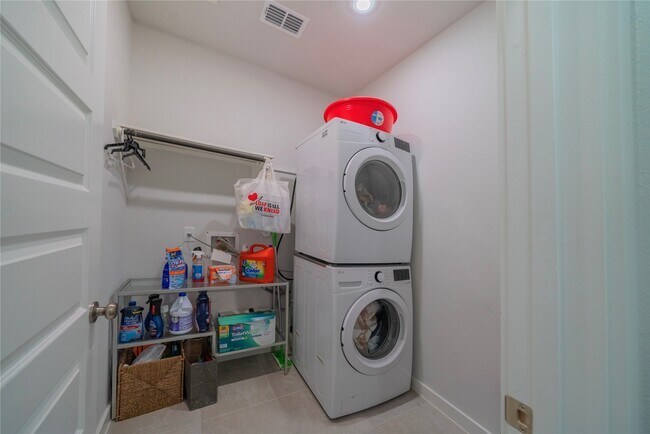 Building Photo - 21802 Blue Daisy Ct