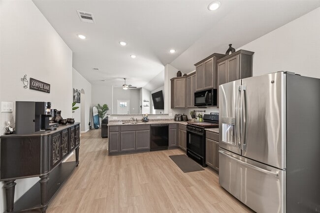 Building Photo - 8014 Barret Travis Ct