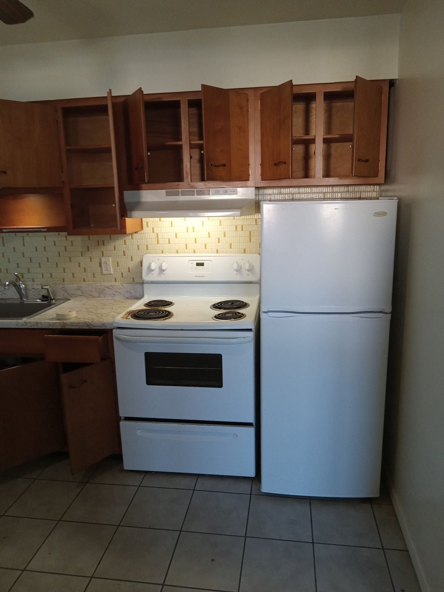 Building Photo - 675 Portis St