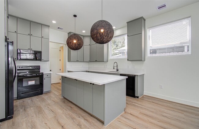 Building Photo - 4605 Edison St