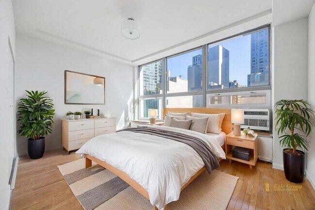 Primary Photo - 4 bedroom in NEW YORK NY 10038