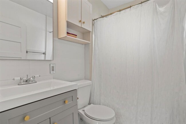 Building Photo - Apartment in Arlington Heights