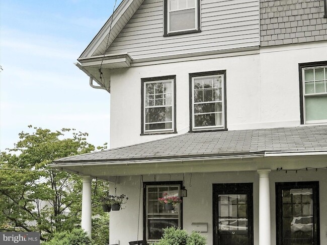 Building Photo - 3 Bells Mill Rd