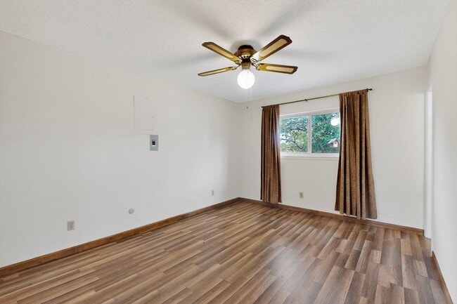 Building Photo - 2702 Avenida Del Sol