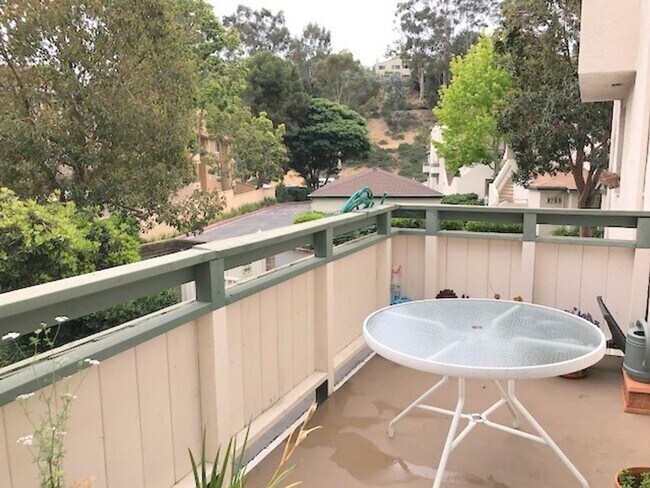 Building Photo - Spacious La Jolla 2BR/1.5BA Townhouse with Garage Parking
