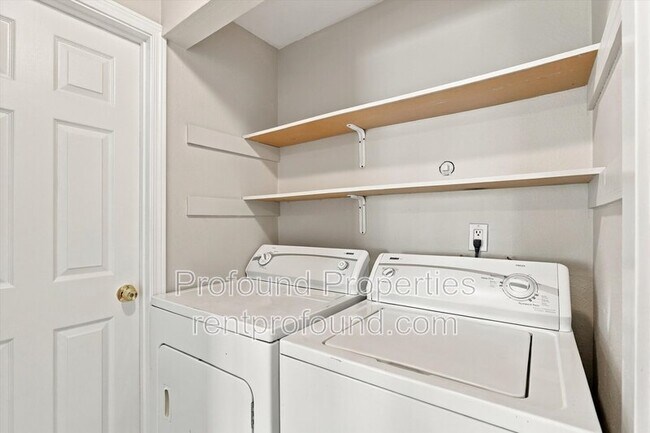 Building Photo - 12225 SW Gingham Ln