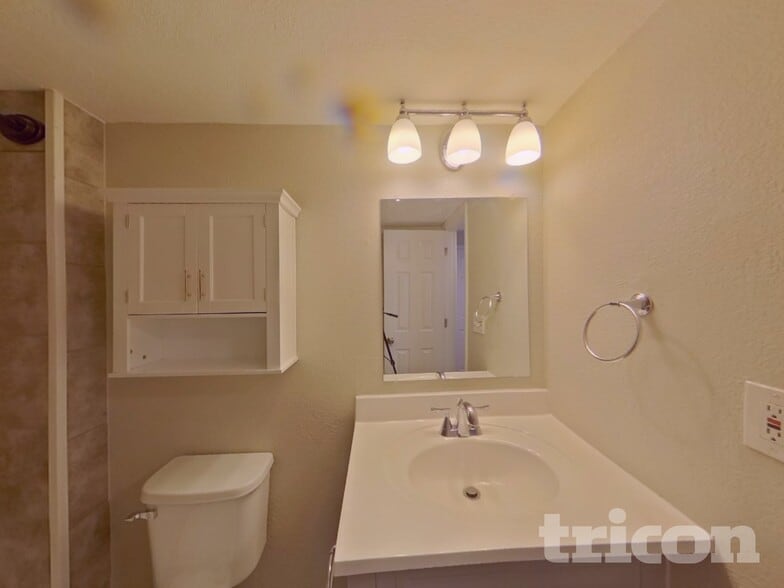 Building Photo - 6650 Brook Forest Dr