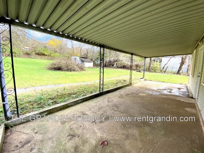 Building Photo - 8623 Plantation Rd