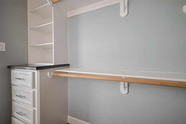 Building Photo - 2106-Bidwel1 Drive