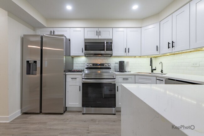 Building Photo - 6612 W 64th Pl