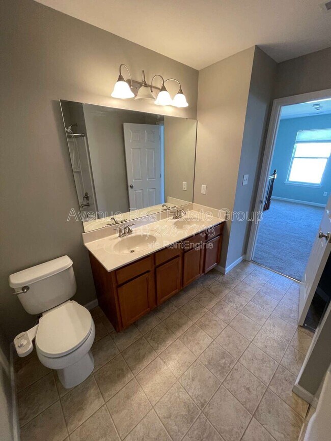 Building Photo - 5533 Emerald Pl Dr
