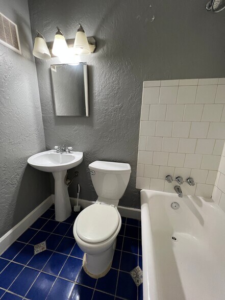 Building Photo - Studio Bed/1 Bath - Unit 9