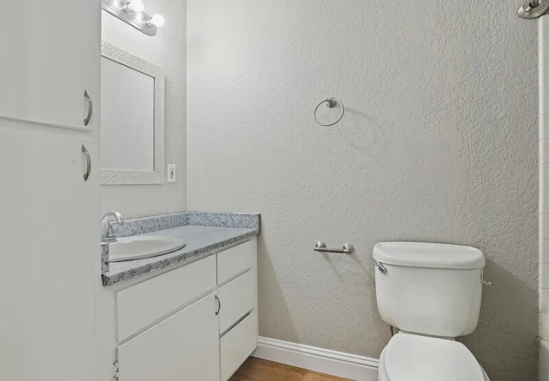 Building Photo - 712 McCoy Ct