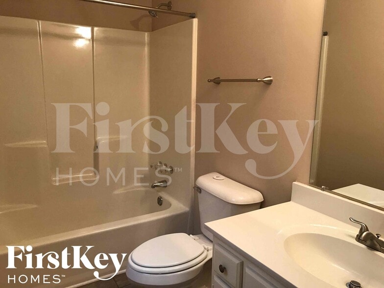 Building Photo - 2736 Del Ridge Dr