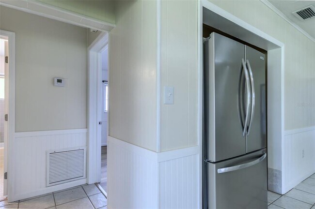 Building Photo - 1214 Ansin St