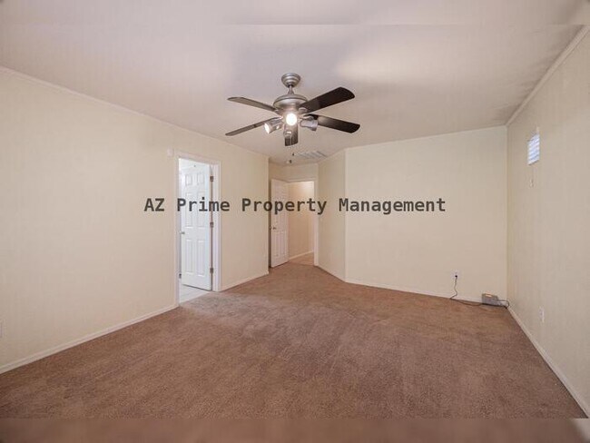 Building Photo - 6715 S 35th Dr