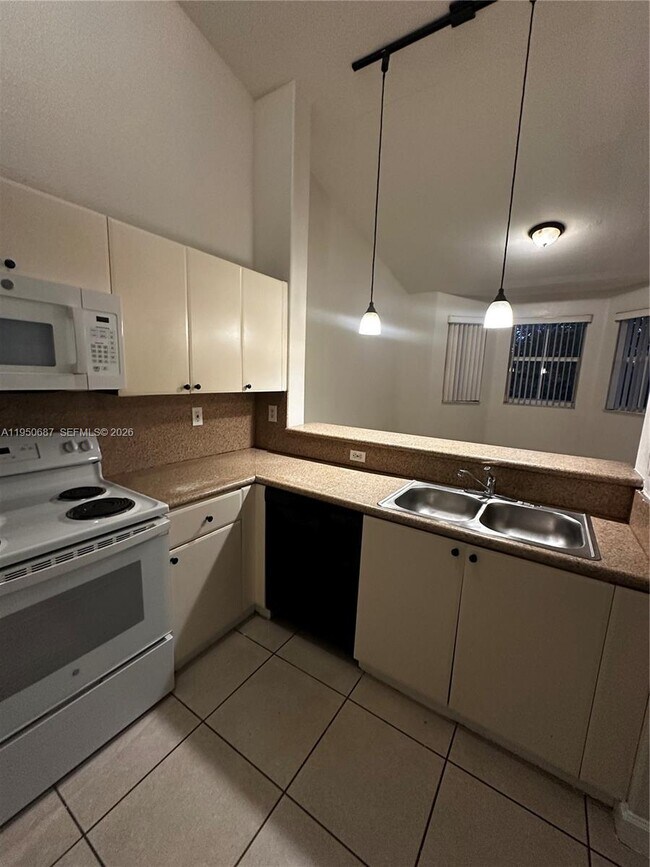 Building Photo - 2903 SE 17th Ave