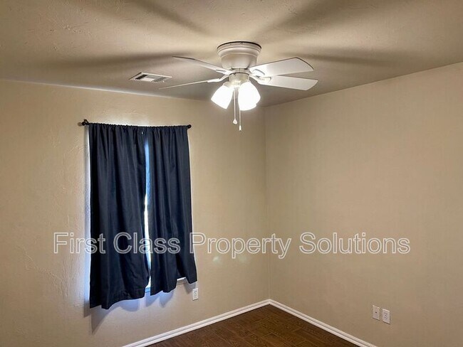 Building Photo - 917 Renita Way