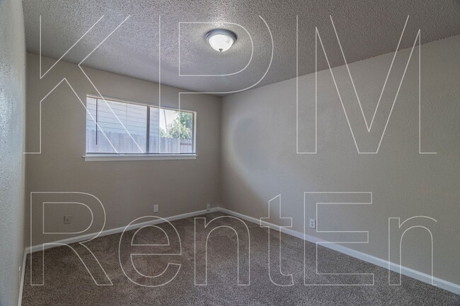 Building Photo - 206 Goya Dr