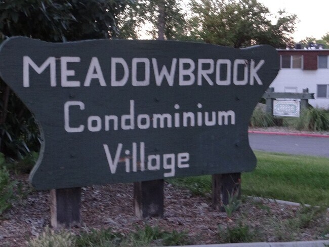 Building Photo - Charming Condo in Meadowbrook Village w 1 ...