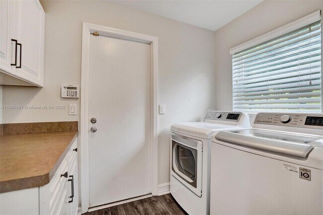 Building Photo - 3801 NW 27th Ave