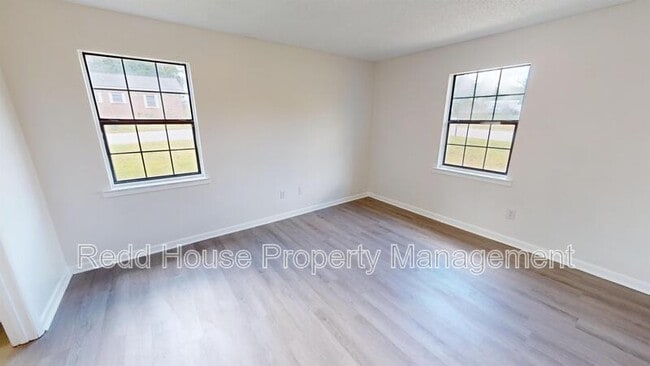 Building Photo - 903 W Adams St