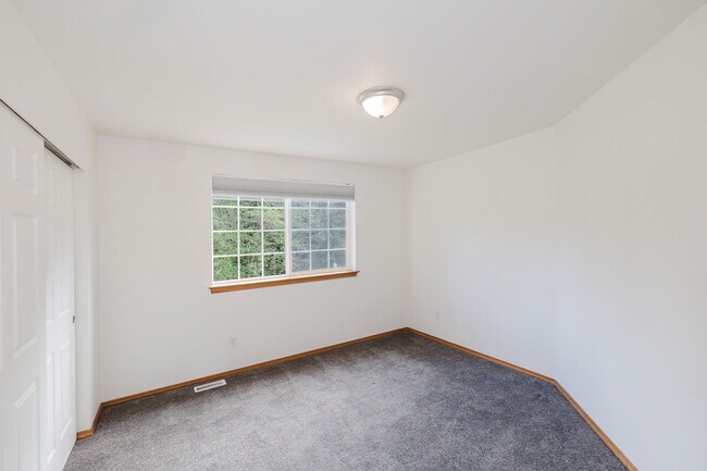 Building Photo - 6492 Wexford Ave SW