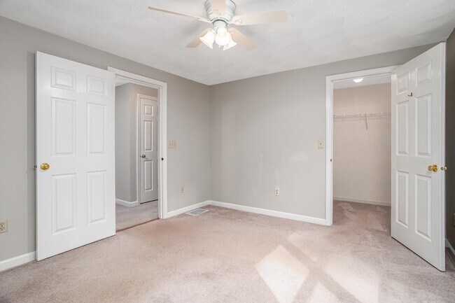 Building Photo - 6 Samantha Ln