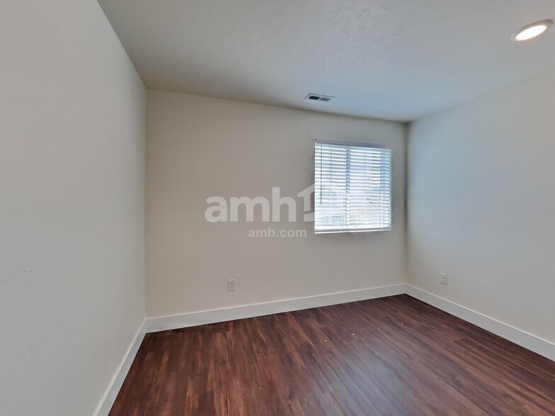 Building Photo - 1453 N Alderleaf Rd