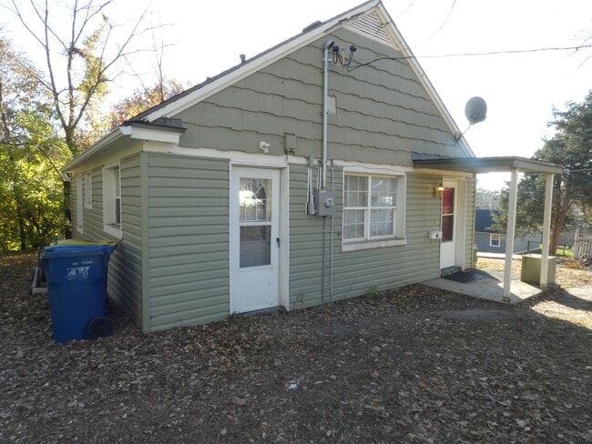 Building Photo - 10620 N Locust Ct