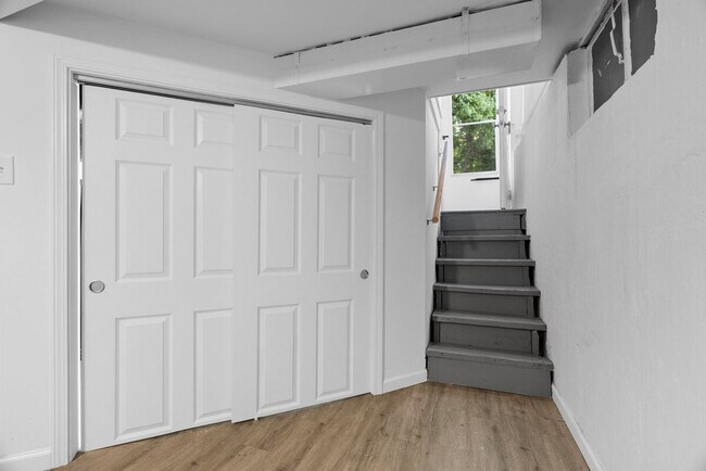 Building Photo - 6444 Wade Ave