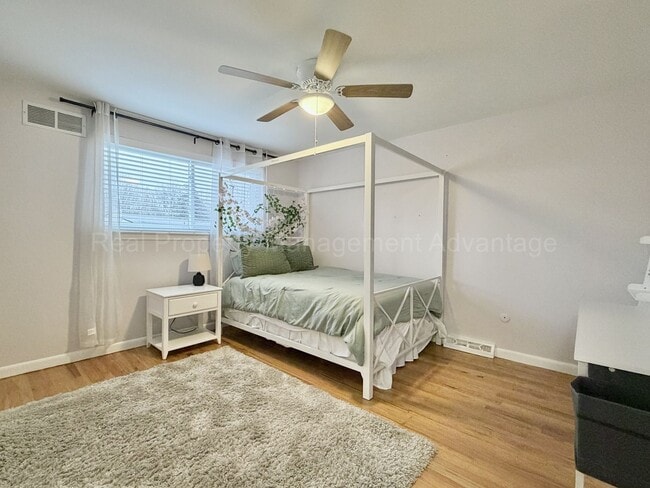 Building Photo - Spacious 4-Bedroom Minutes from Birmingham