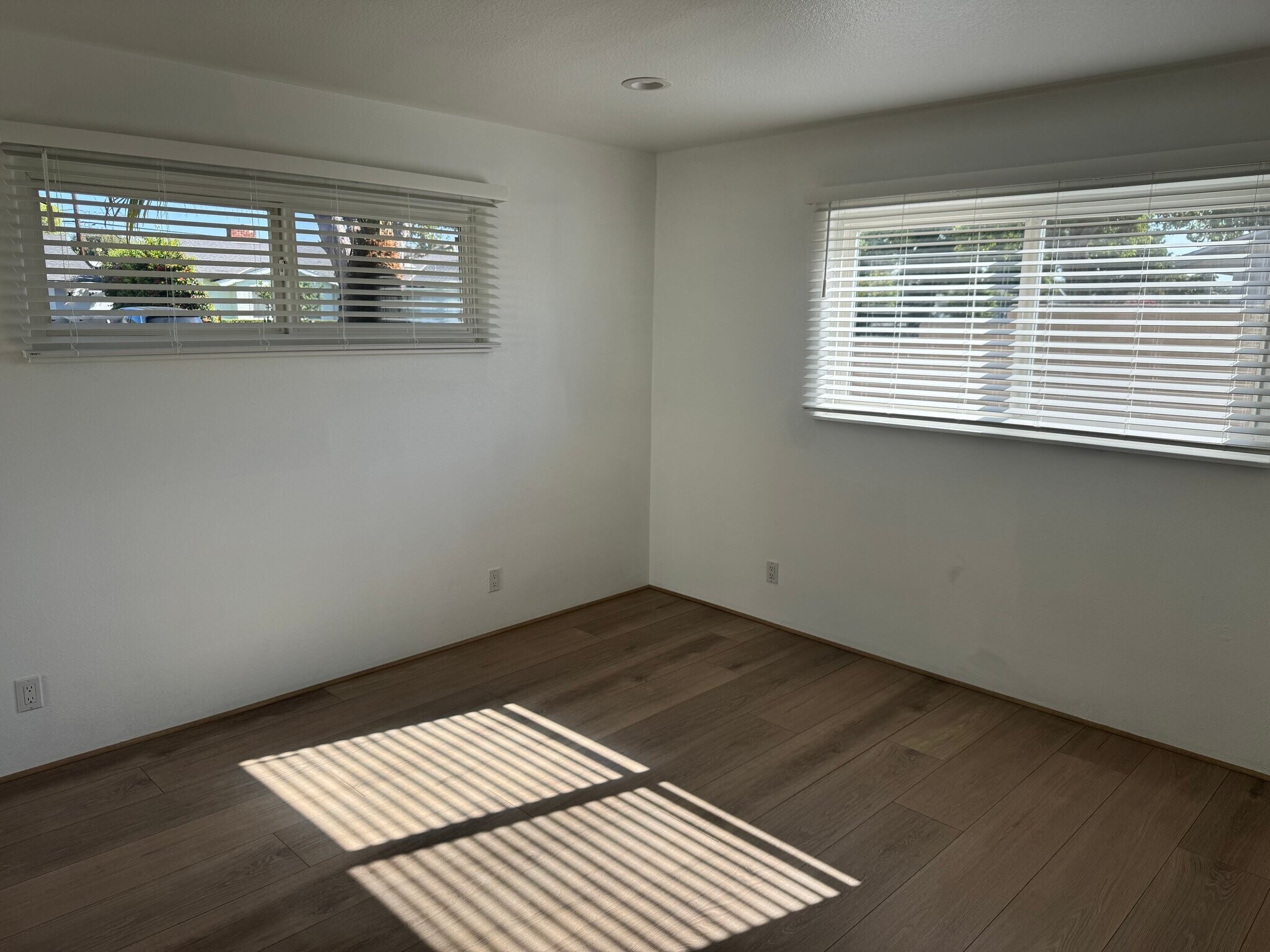 Building Photo - 2528 Bowdoin Pl