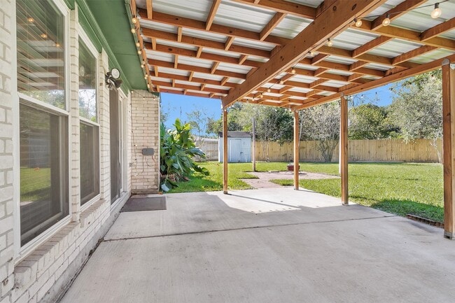 Building Photo - 13650 Cherrydown St