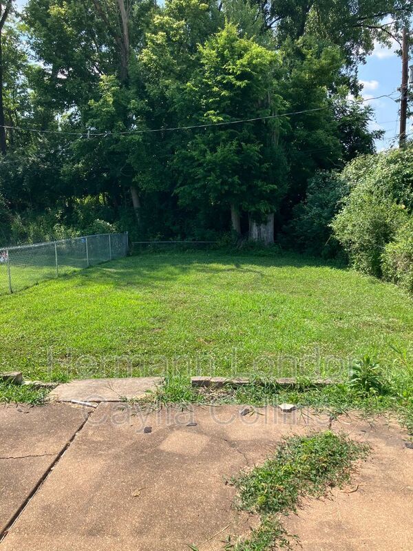 Building Photo - 3673 Park Lawn Dr