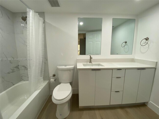 Building Photo - 1765 Courtyard Way