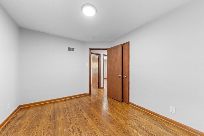 Building Photo - Cozy 3-Bedroom Home in Ferguson – $1,499/m...