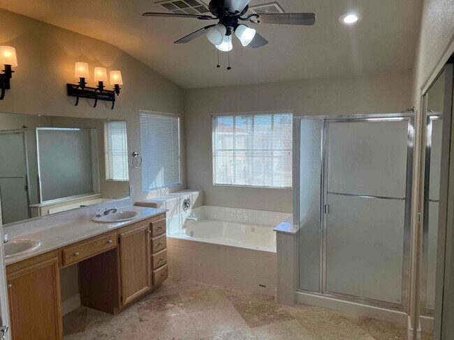 Building Photo - 205 Valare St