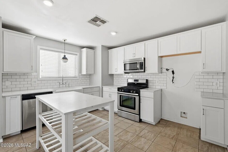 Building Photo - 757 S Harry P Stagg Dr