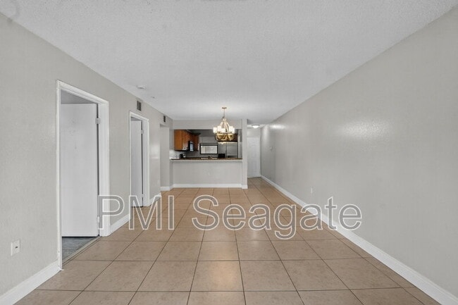 Building Photo - 1543 Lake Crystal Dr